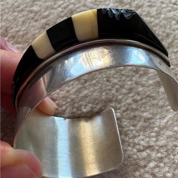 Vintage J Woolsey Sterling Silver Cuff Bracelet w/ Inlaid Onyx and White Stone - Picture 3 of 8